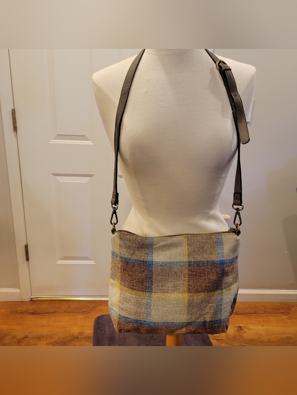 👜EUC~ CLARKS Plaid Crossbody Bag